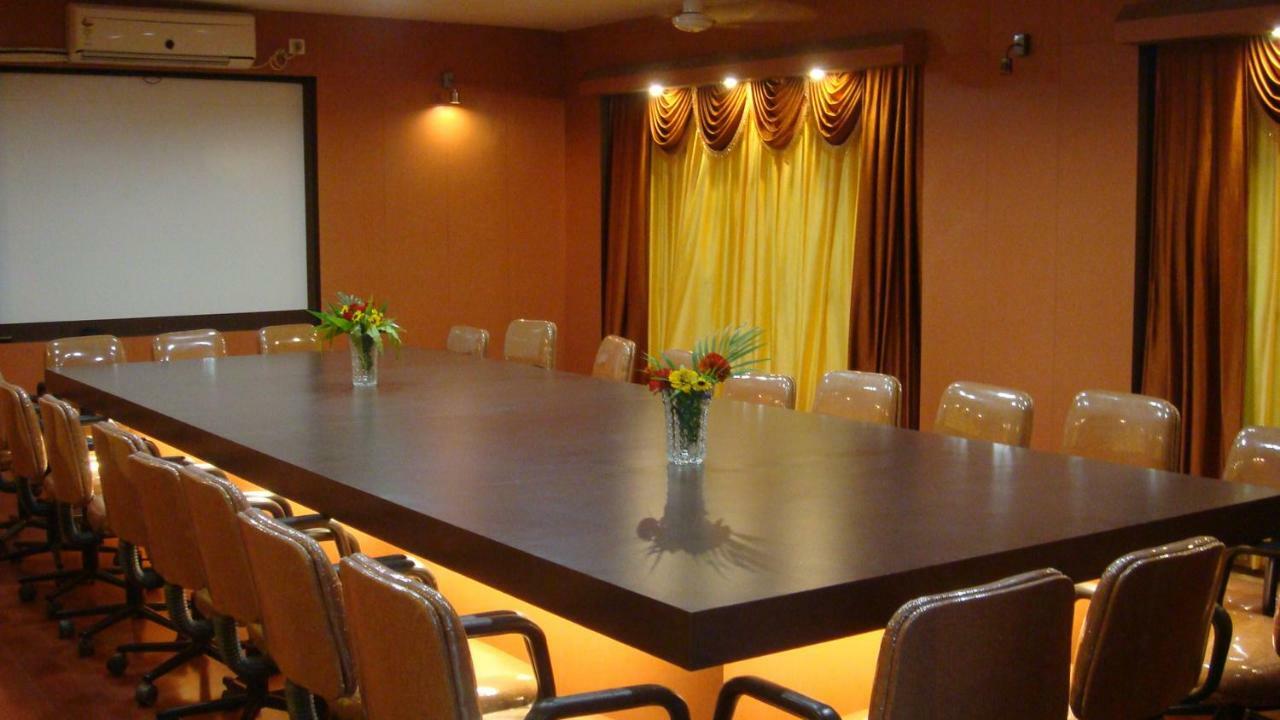 Palm Village Resort Колката Екстер'єр фото